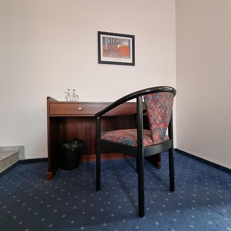 Erbenholz Hotel Laatzen Buitenkant foto
