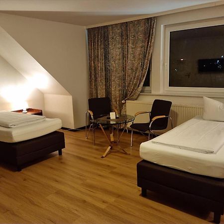 Erbenholz Hotel Laatzen Buitenkant foto