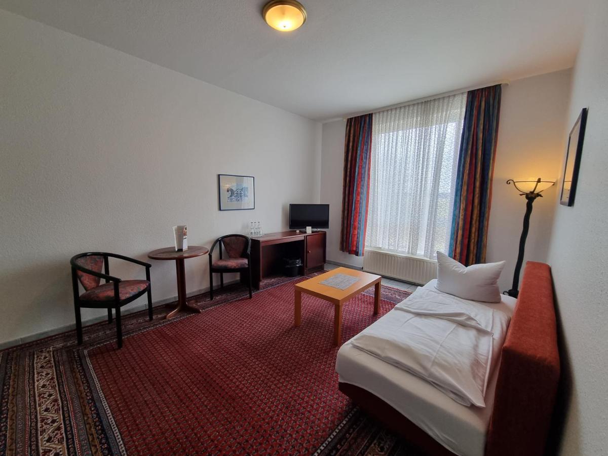 Erbenholz Hotel Laatzen Buitenkant foto