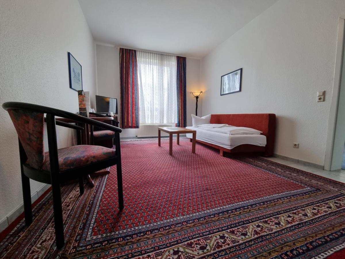 Erbenholz Hotel Laatzen Buitenkant foto