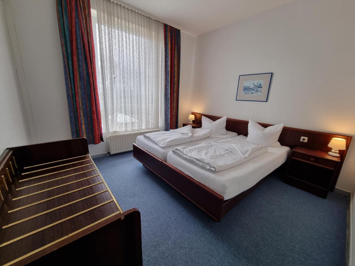 Erbenholz Hotel Laatzen Buitenkant foto