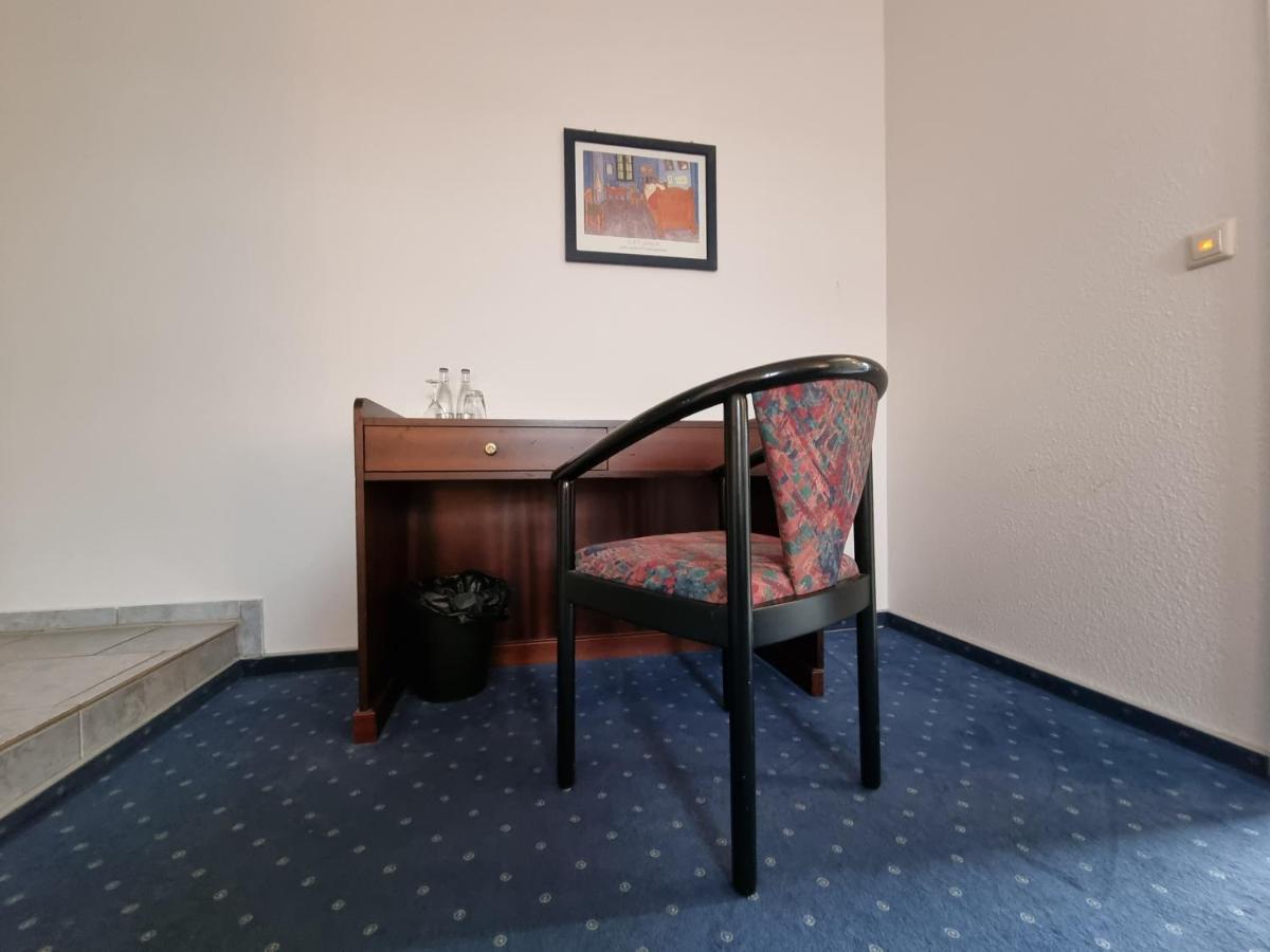 Erbenholz Hotel Laatzen Buitenkant foto