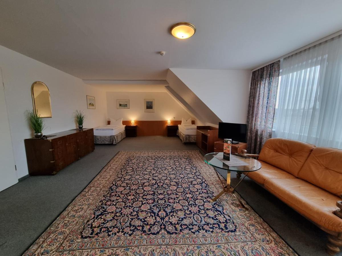 Erbenholz Hotel Laatzen Buitenkant foto