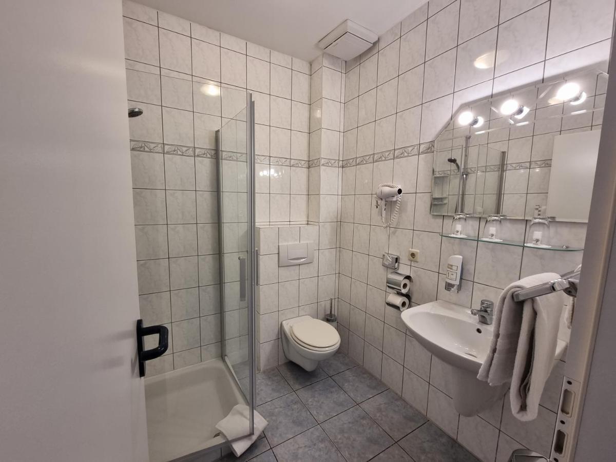 Erbenholz Hotel Laatzen Buitenkant foto