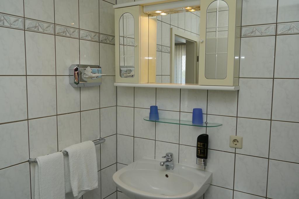 Erbenholz Hotel Laatzen Buitenkant foto