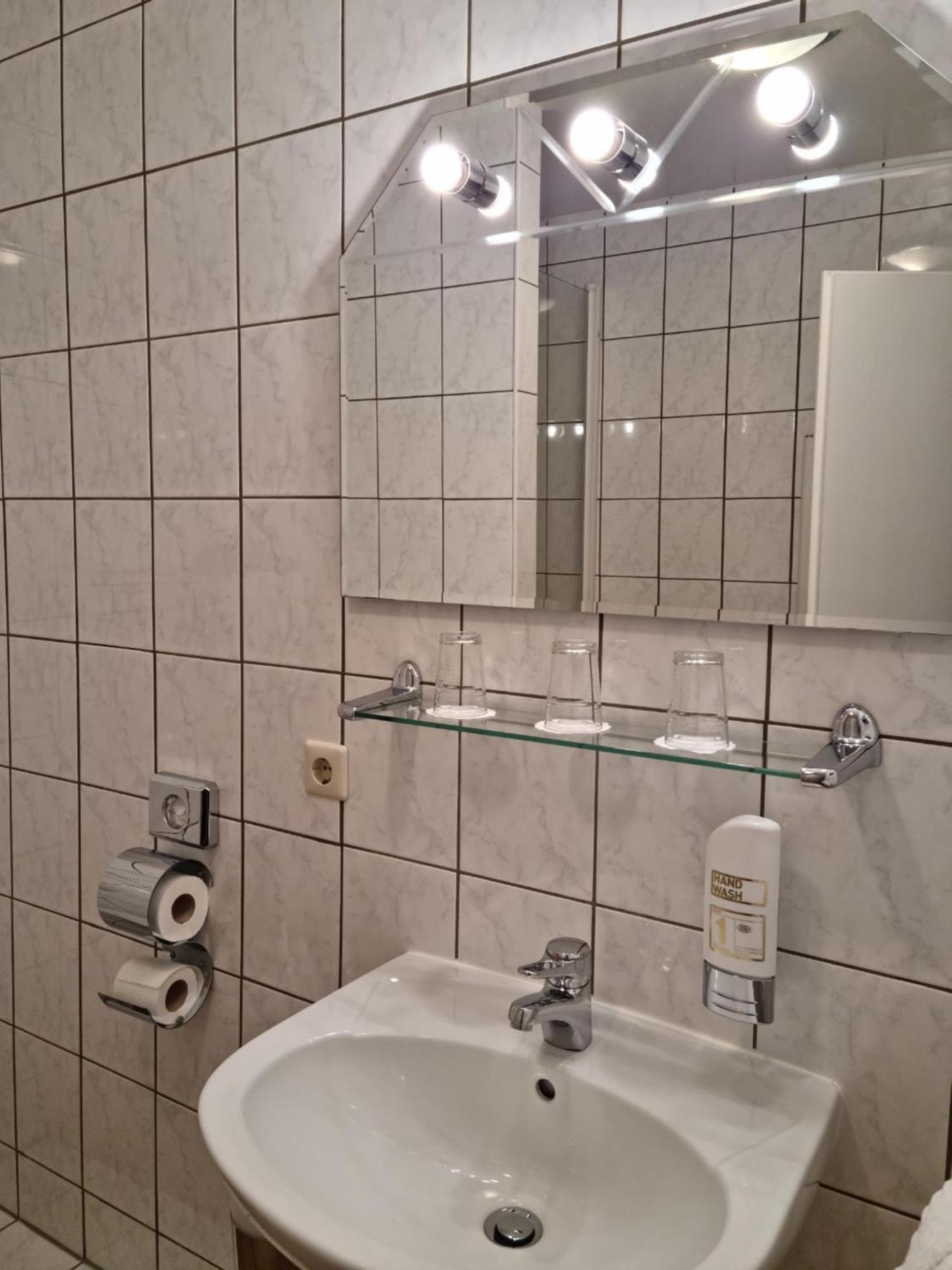 Erbenholz Hotel Laatzen Buitenkant foto